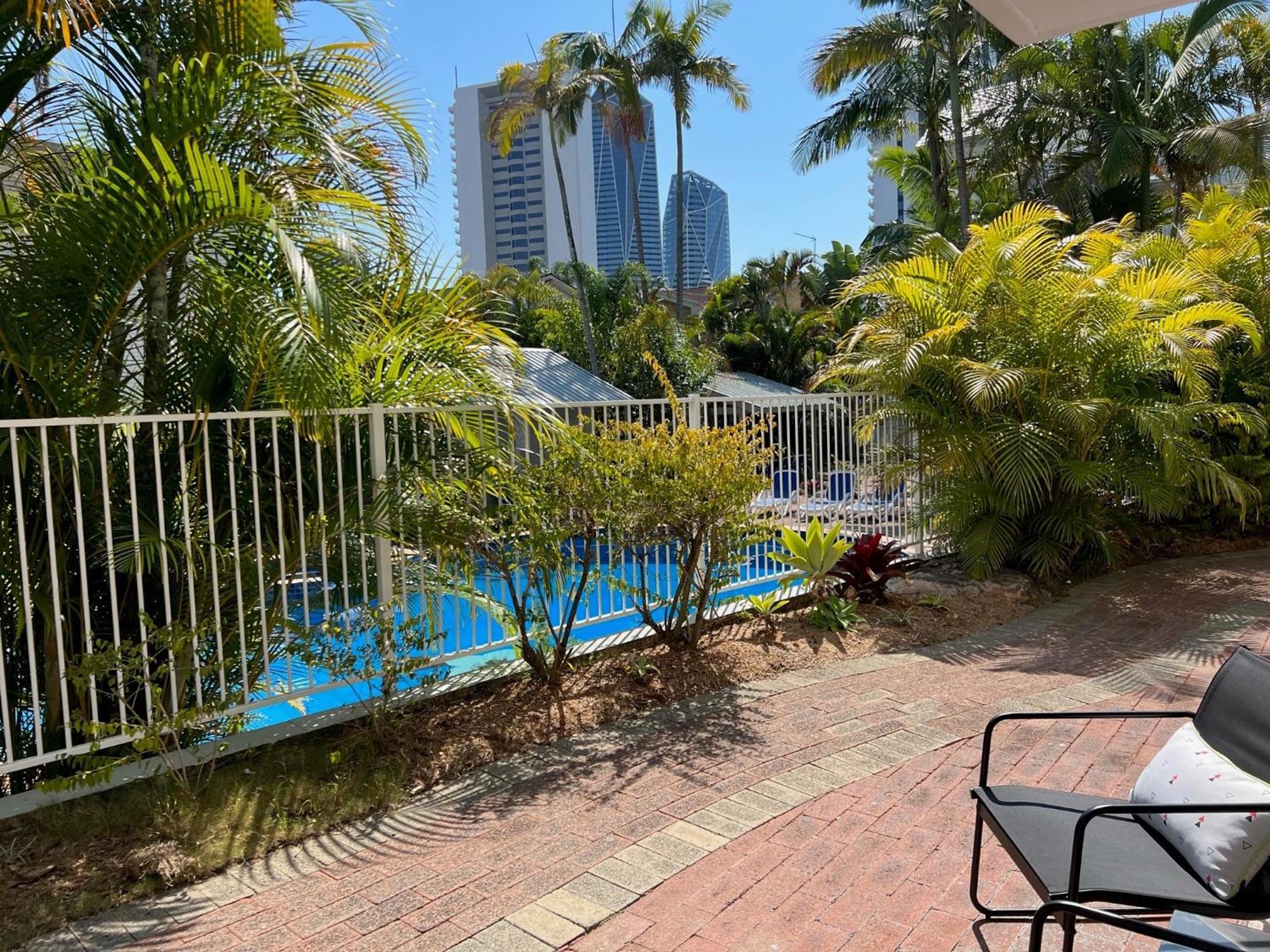 Cascade Gardens Apartments โกลด์โคสต์ ภายนอก รูปภาพ